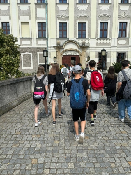 Klasy 6a i 7b zwiedzają zamek w Głogowie