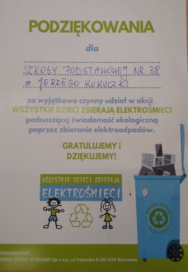 Wszystkie dzieci zbierają elektrośmieci