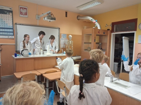 Warsztaty chemiczne dla najmłodszych